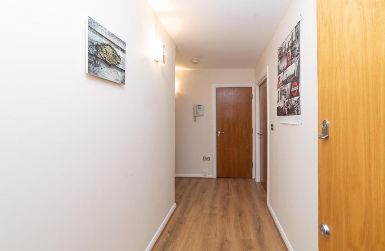 Royal Crossharbour Apartment London Exterior photo